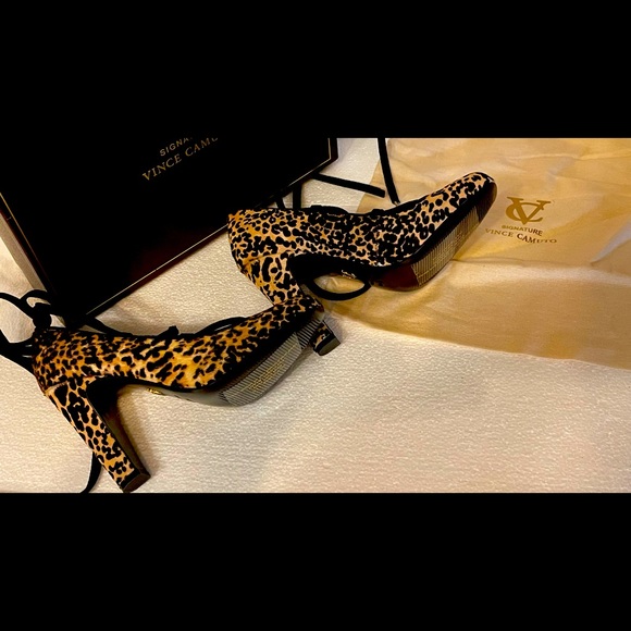 VINCE CAMUTO SIGNATURE COLLECTION LEOPARD HEELS SZ6 - Picture 1 of 8